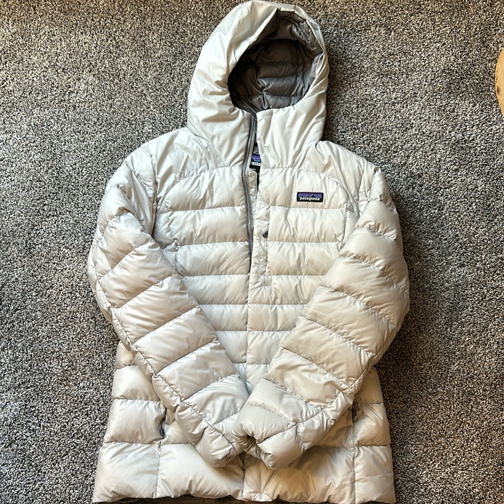 Patagonia Women’s Puffer Hooded Jacket, Size M